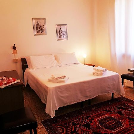 Residenza Ponte Degli Scalzi Venesia Bagian luar foto