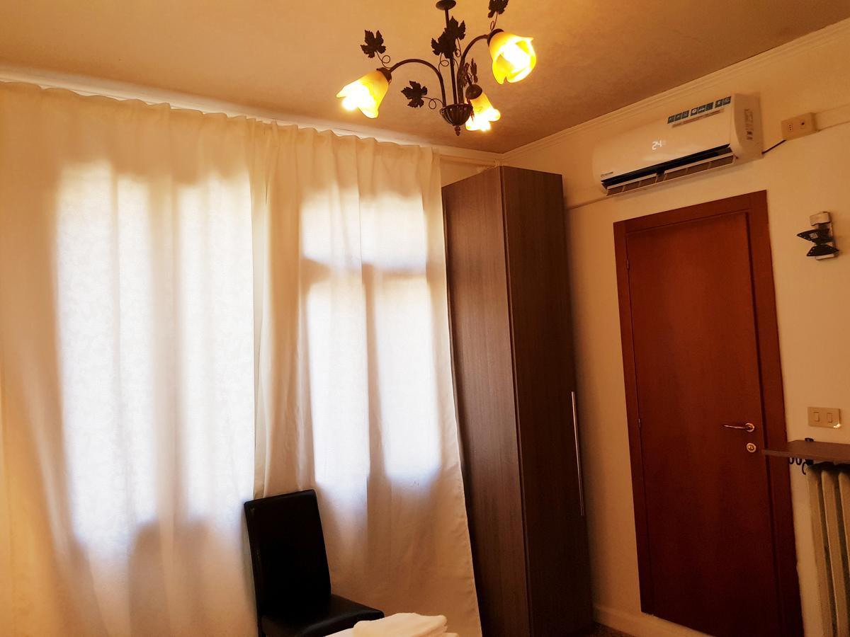 Residenza Ponte Degli Scalzi Venesia Bagian luar foto
